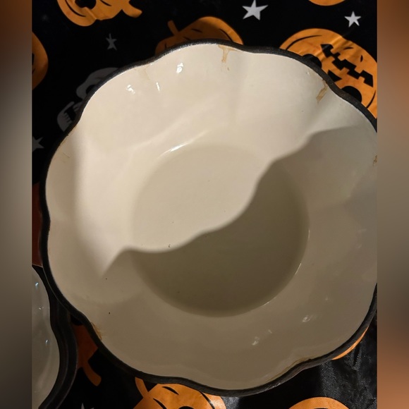 Cast Iron Enameled Pumpkin Pot with Lid - Picture 4 of 5